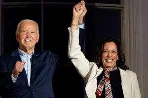 Tổng thống Mỹ Joe Biden (trái) và Phó Tổng thống Mỹ Kamala Harris