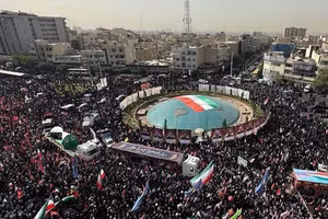 Hàng nghìn người dân tham gia lễ tang các quan chức Iran thiệt mạng trong cuộc xung đột với Israel, ngày 28/6/2025.