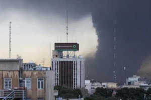 UAE tiến hành các cuộc không kích đầu tiên vào lãnh thổ Iran, ngày 8/3/2026.