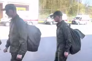 Nga, Ukraine tiến hành trao đổi tù binh chiến tranh lớn nhất, ngày 19/4/2025.