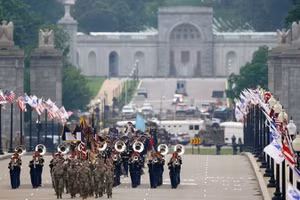Binh lính diễu hành trong lễ duyệt binh kỷ niệm 250 năm thành lập Quân đội Mỹ tại Washington, DC, ngày 14/6/2025.