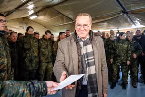 Bộ trưởng Quốc phòng Đức, Boris Pistorius, gặp gỡ quân nhân Đức đồn trú tại Ba Lan, ngày 23/1/2025.