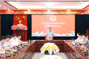 Ông Hà Trung Chiến, Phó Chủ tịch Thường trực UBND tỉnh Sơn La chủ trì cuộc họp.