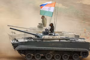 Lực lượng Nga và Ấn Độ trong một cuộc tập trận chung.