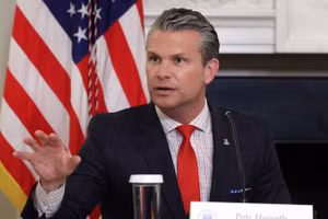 Bộ trưởng Chiến tranh Mỹ, Pete Hegseth.