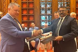 Biên bản ghi nhớ về hệ thống tên lửa và phòng không Pantsir-S1 được ký kết giữa BDL và Rosoboronexport của Nga, ngày 8/11/2024.