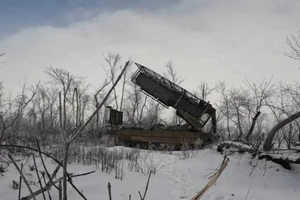 Hệ thống súng phun lửa hạng nặng nhiệt áp TOS-3 Dragon của Nga.