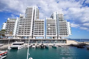 Tòa nhà Le Renzo ở quận Mareterra, Monaco.