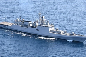 Tàu khu trục INS Trishul (F43), trang bị hệ thống tên lửa phòng không Shtil-1.
