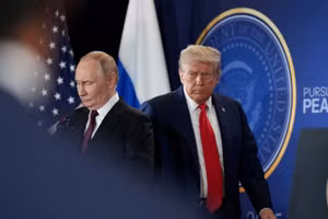 Tổng thống Mỹ Donald Trump (phải) và người đồng cấp Nga Vladimir Putin.