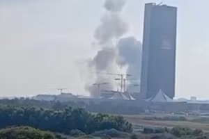 Iran tiến hành một cuộc tấn công tên lửa vào trụ sở Mossad ở Herzliya, gần Tel Aviv, ngày 17/6/2025.