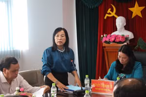 Bà La Thị Thúy, Giám đốc Sở GD&ĐT tỉnh Vĩnh Long.