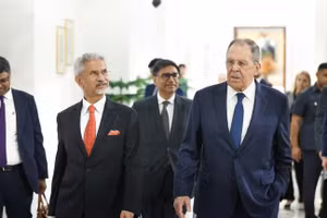 Ngoại trưởng Nga Sergey Lavrov (phải) và Ngoại trưởng Ấn Độ Subrahmanyam Jaishankar.