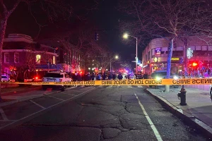 Lực lượng chức năng tại hiện trường vụ xả súng tại Đại học Brown ở Providence, ngày 13/12/2025.