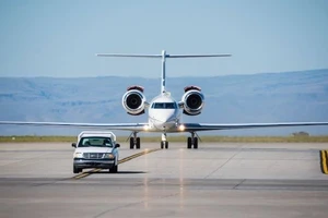 Máy bay Gulfstream C-37B của Không quân Mỹ đáp xuống một sân bay ở Moscow, Nga, ngày 13/2/2025.