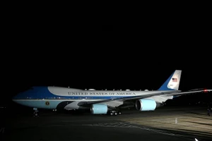 Chuyên cơ Không lực Một chở Tổng thống Mỹ Donald Trump hạ cánh ở sân bay Stansted, Essex, ngày 16/9/2025.