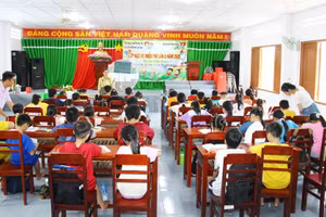 Thầy cô tận tâm giảng dạy, học sinh say mê học tập trong không gian thân thiện và đầy sự gần gũi. Ảnh: Cao Huyền.