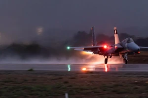 Israel tuyên bố đáp trả Houthi và Iran sau vụ tấn công tên lửa vào sáng 4/5/2025.