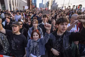 Sinh viên biểu tình phản đối lệnh nhập ngũ ở Berlin, ngày 5/3/2026.