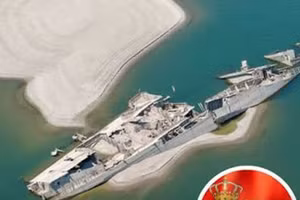 Xác tàu chiến của Đức Quốc xã nổi lên trên sông Danube do mực nước giảm mạnh.