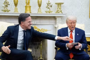 Tổng thống Mỹ Donald Trump (phải) và Tổng Thư ký NATO Mark Rutte.