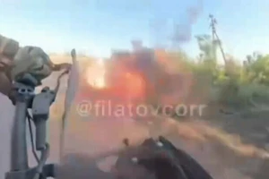 Phóng viên chiến trường Nga, Andrey Filatov, né đòn tấn công UAV của Ukraine.