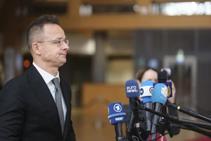 Ngoại trưởng Hungary Peter Szijjarto phát biểu trước giới truyền thông tại Brussels, Bỉ, ngày 23/2/2026.