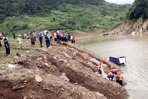 Thi thể cháu T. được tìm thấy tại khu vực Hồ nước bản Ái, xã Chiềng Ơn, huyện Quỳnh Nhai.