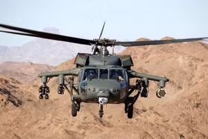 Trực thăng UH-60 Black Hawk của không quân Thổ Nhĩ Kỳ tránh được một cuộc tấn công ATGM ở Iraq.