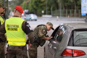 Lực lượng an ninh Ba Lan thực hiện kiểm tra an ninh biên giới, ngày 7/7/2025.
