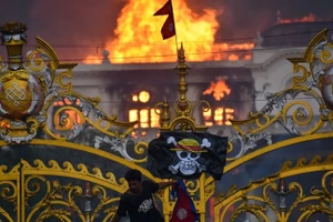 Một đám cháy lớn đã thiêu rụi tòa nhà chính phủ Nepal, ngày 9/9/2025.