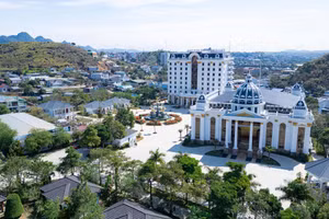 Thảo Nguyên Hotel & Resort Mộc Châu được xây dựng trên diện tích hơn 6ha.