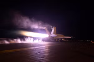 Mỹ tuyên bố không kích chính xác mục tiêu của Houthi ở thủ đô Yemen.