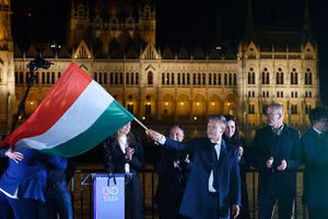 Ông Peter Magyar ăn mừng chiến thắng trong cuộc bầu cử quốc hội tại Budapest, Hungary, ngày 12/4/2026.