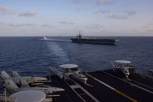 Tàu sân bay USS Gerald R. Ford của Mỹ rời cảng gần đảo Crete của Hy Lạp, ngày 26/2/2026.