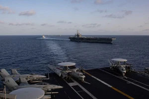 Tàu sân bay USS Gerald R. Ford của Mỹ rời cảng gần đảo Crete của Hy Lạp, ngày 26/2/2026.