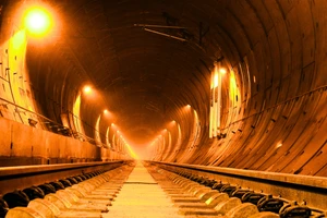 Việc xây dựng một đường hầm nối liền châu Âu và châu Phi dưới eo biển Gibraltar là hoàn toàn khả thi.