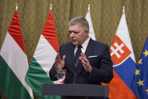 Thủ tướng Slovakia Robert Fico phát biểu với giới truyền thông trong buổi họp báo chung với Thủ tướng Hungary Viktor Orban tại Bratislava, ngày 22/1/2025.