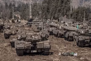 Xe tăng chiến đấu của Israel tập trung tại biên giới Israel-Liban vào ngày 28/9/2024.