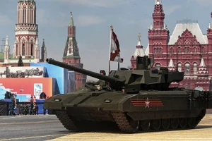 Xe tăng T-14 Armata của Nga trên Quảng trường Đỏ trong một cuộc duyệt binh.