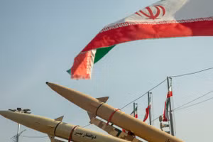 Tên lửa được trưng bày tại Quảng trường Azadi ở Tehran, Iran.