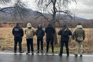 Những kẻ buôn người và trốn nghĩa vụ bị bắt tại biên giới với Slovakia, ngày 26/12/2024.