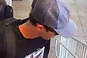 Kẻ bị tình nghi trong vụ nổ súng giết nhà hoạt động chính trị nổi tiếng Charlie Kirk.