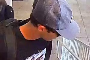 Kẻ bị tình nghi trong vụ nổ súng giết nhà hoạt động chính trị nổi tiếng Charlie Kirk.