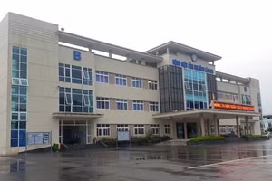 Gia đình đưa nạn nhân đến khám và điều trị tại Bệnh viện Sản nhi tỉnh Lào Cai, tuy nhiên không qua khỏi.