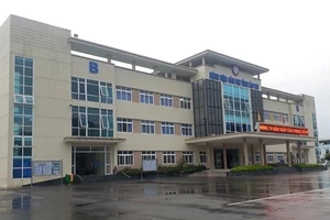 Gia đình đưa nạn nhân đến khám và điều trị tại Bệnh viện Sản nhi tỉnh Lào Cai, tuy nhiên không qua khỏi.
