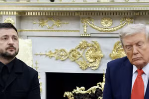 Tổng thống Mỹ Donald Trump (phải) và Tổng thống Ukraine Vladimir Zelensky.