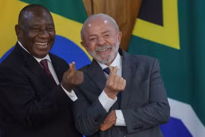 Tổng thống Nam Phi Cyril Ramaphosa (trái) và Tổng thống Brazil Luiz Inacio Lula da Silva.