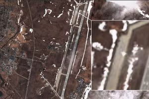 Nga di chuyển hai máy bay ném bom Tu-160 đến căn cứ không quân Anadyr, được cho là để bảo vệ các tài sản quan trọng này.