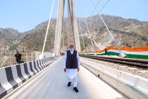 Ấn Độ khánh thành cầu đường sắt cao nhất thế giới - công trình kỹ thuật đầy tham vọng bắc qua một thung lũng núi ở Kashmir, ngày 6/6/2025.